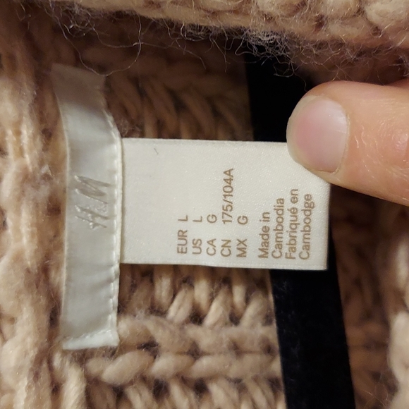 H&M sweater! light peachy pink color - Picture 4 of 5